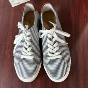 Bass Women Lace-Up Shoes Stripped
